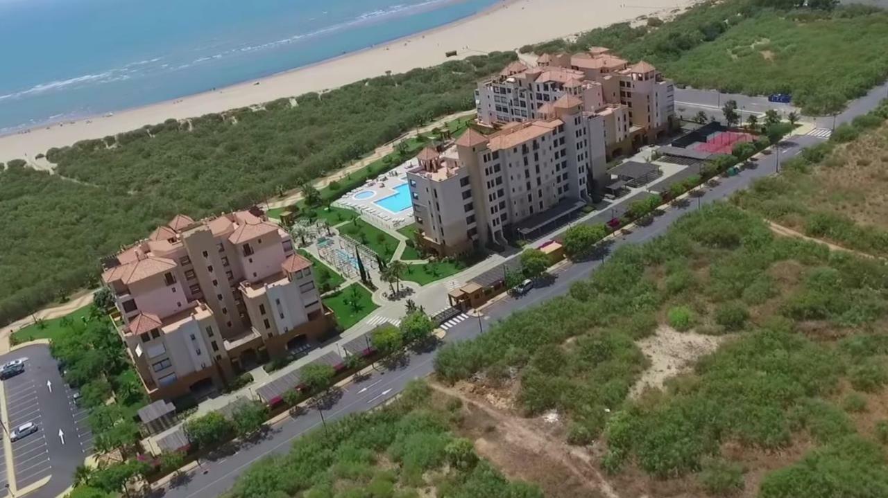 Apartamento Urbanizacion De Lujo En Primera Linea De Playa Isla Canela Dış mekan fotoğraf