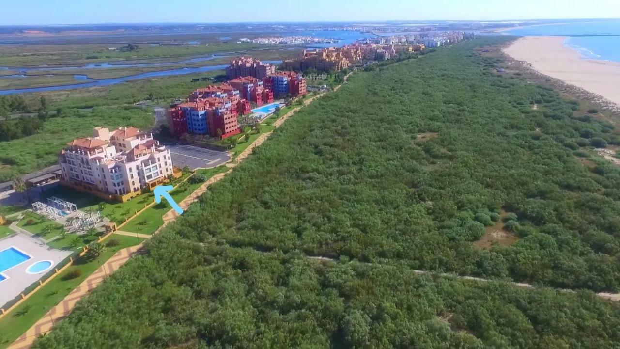 Apartamento Urbanizacion De Lujo En Primera Linea De Playa Isla Canela Dış mekan fotoğraf